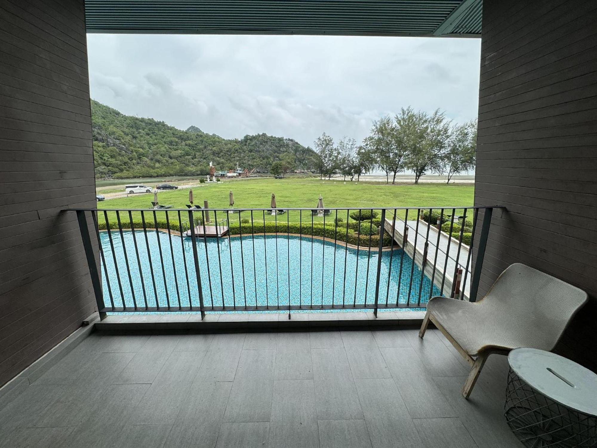 La Isla Pranburi Beach Resort Szamroijot Kültér fotó