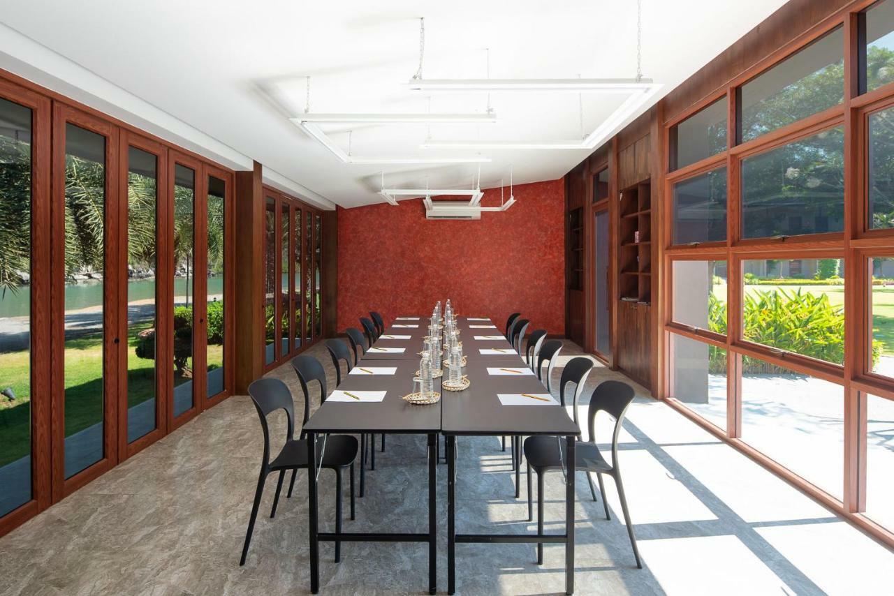 La Isla Pranburi Beach Resort Szamroijot Kültér fotó